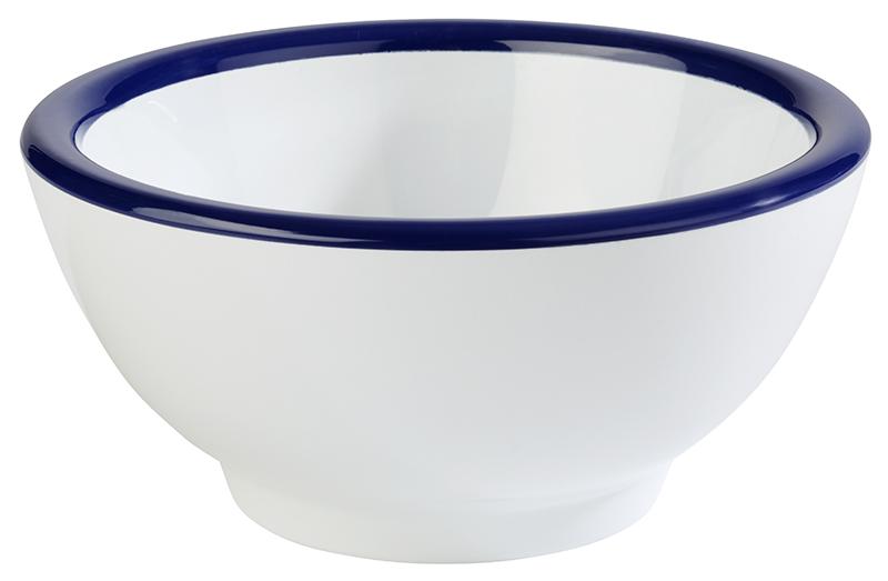 Weiße Schüssel mit blauem Rand.