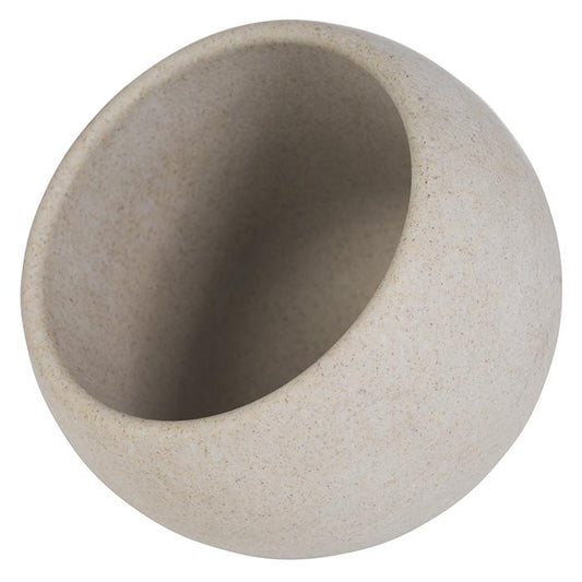 Schräg stehende, beige Schale.