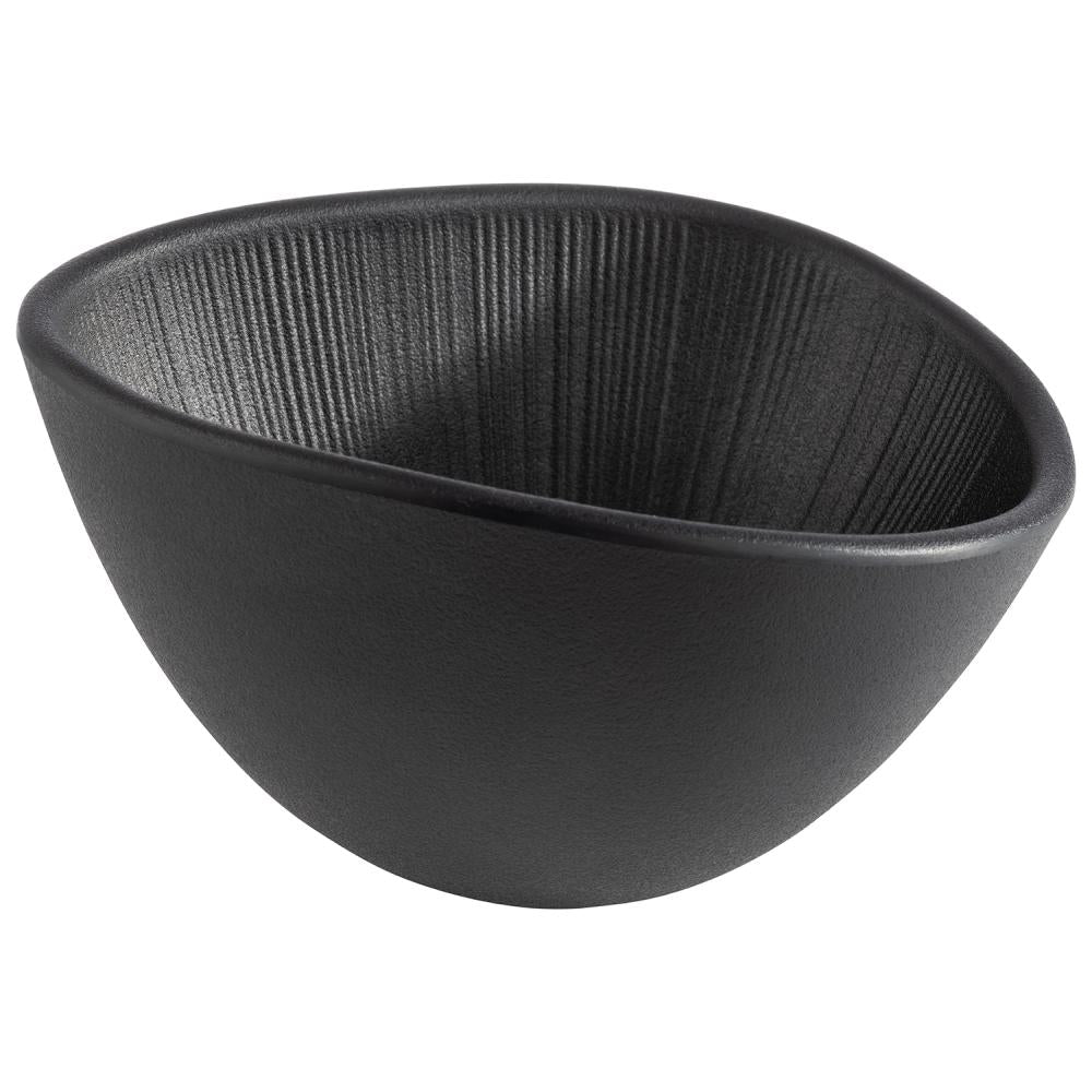 Schwarze, geriffelte Schale, asymmetrisch.