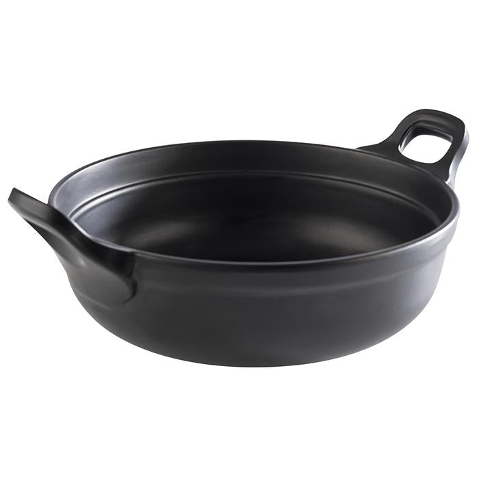 Schwarze Schüssel mit Griffen.