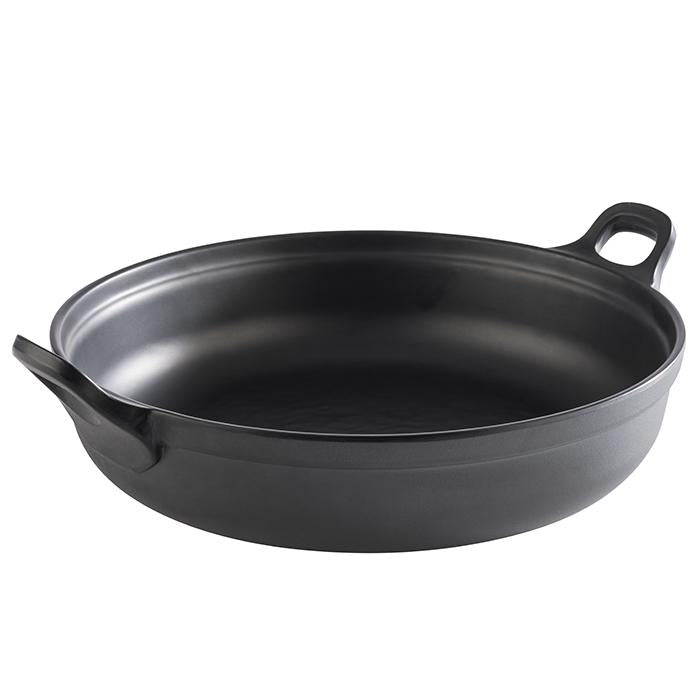 Schwarze Servierschale mit Griffen.