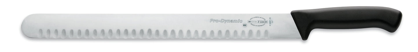 Langes Küchenmesser mit schwarzem Griff.