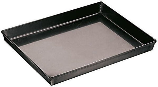 Rechteckiges Backblech aus Metall.