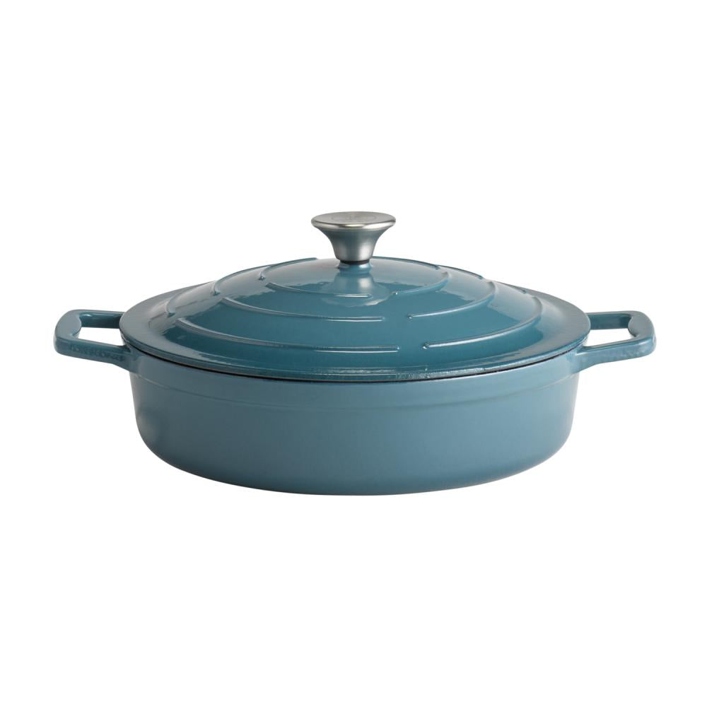 Blaue gusseiserne Bratpfanne mit Deckel.