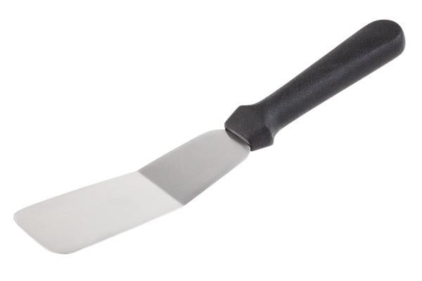 Küchenspatel mit schwarzem Griff.
