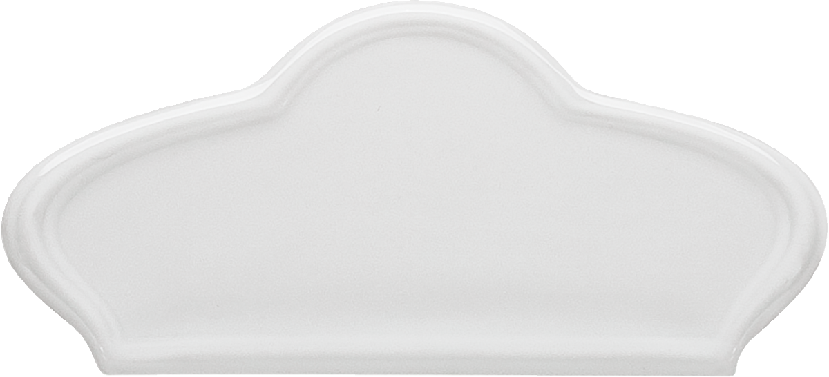 Weiße, wolkenförmige Porzellanplatte.