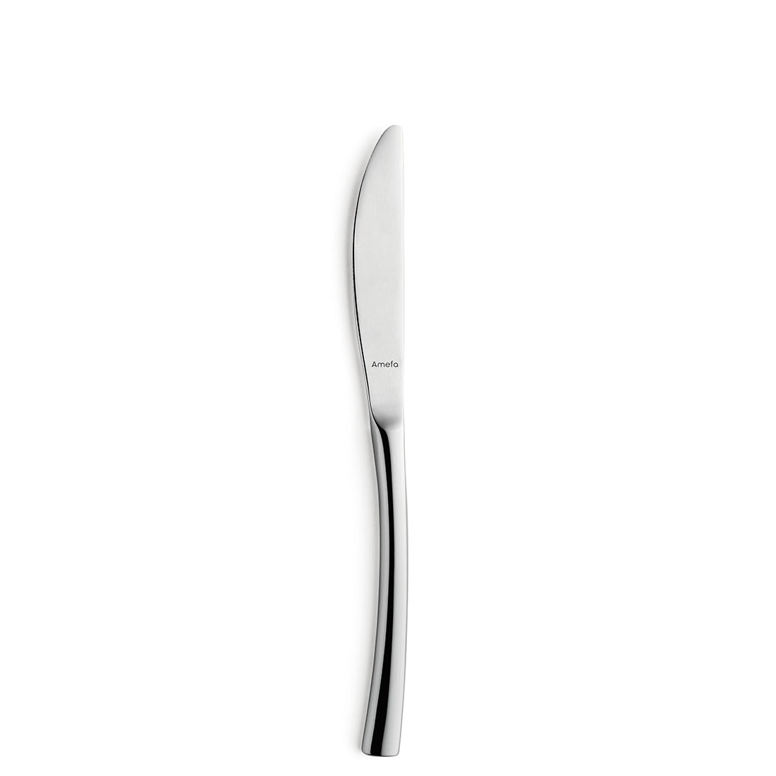 Silbernes Messer auf weißem Hintergrund.