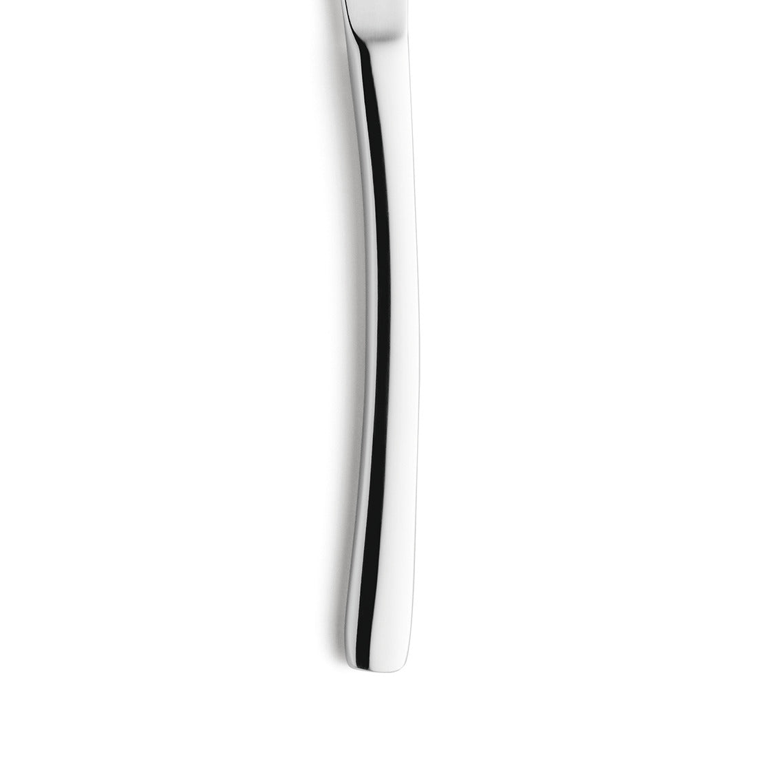 Silbernes Messer auf weißem Hintergrund.