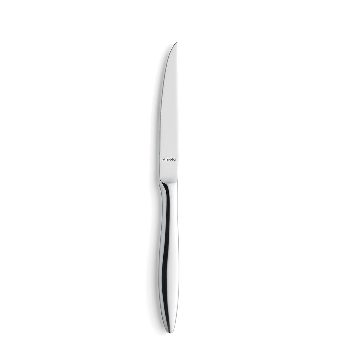 Silbernes Messer auf weißem Hintergrund.