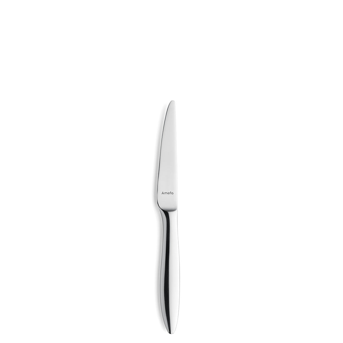 Silbernes Messer auf weißem Hintergrund.