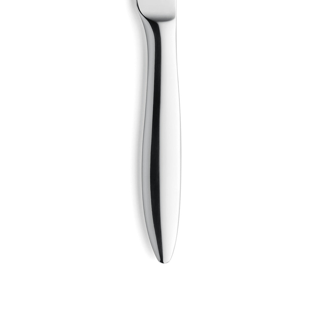 Silbernes Messer auf weißem Hintergrund.