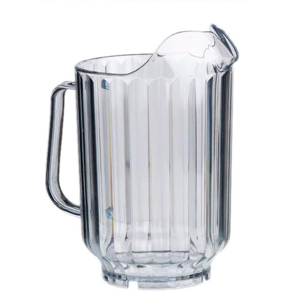 Transparenter Kunststoffkrug mit Henkel.