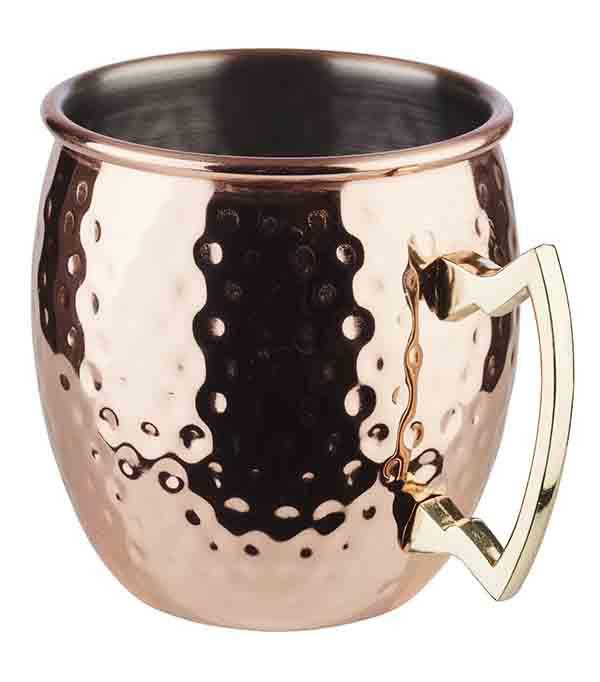 Kupferbecher mit gehämmertem Design.