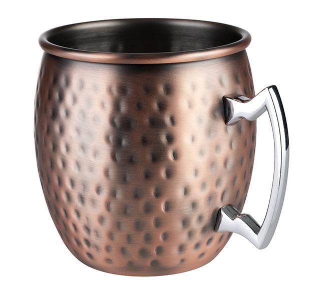 Kupferbecher mit gehämmertem Design.