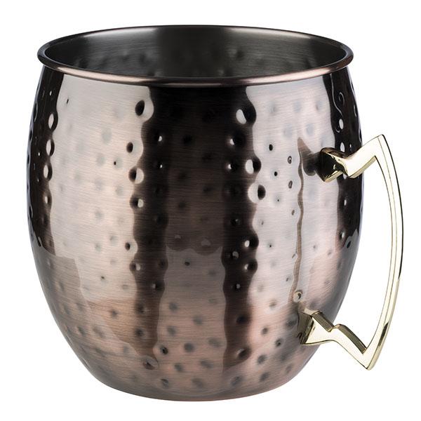 Metallbecher mit gehämmertem Design.