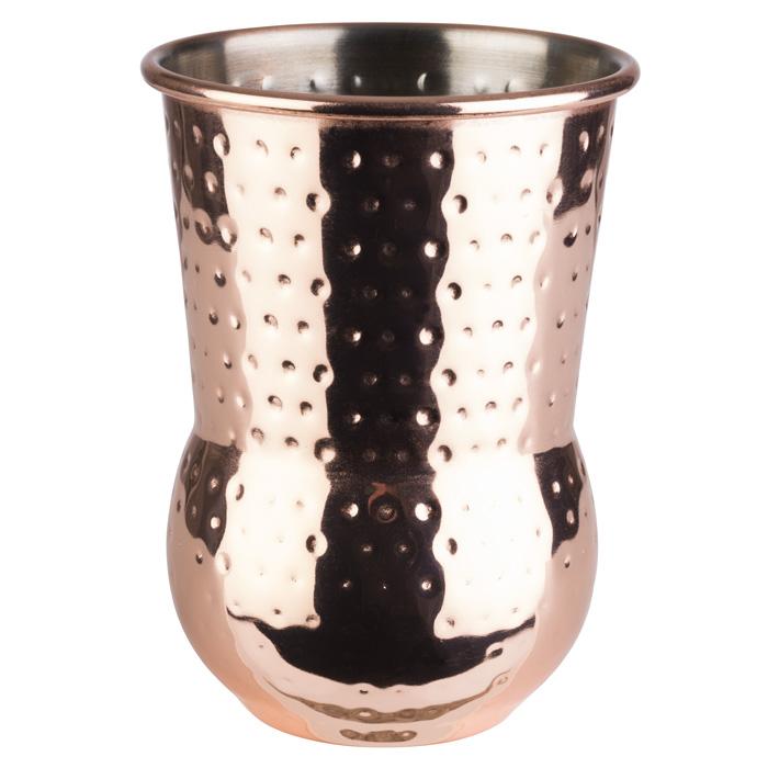 Kupferbecher mit gehämmertem Design.