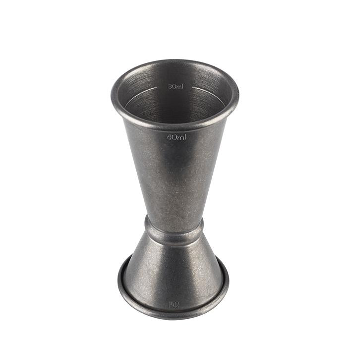 Metall-Jigger mit Volumenmarkierungen.