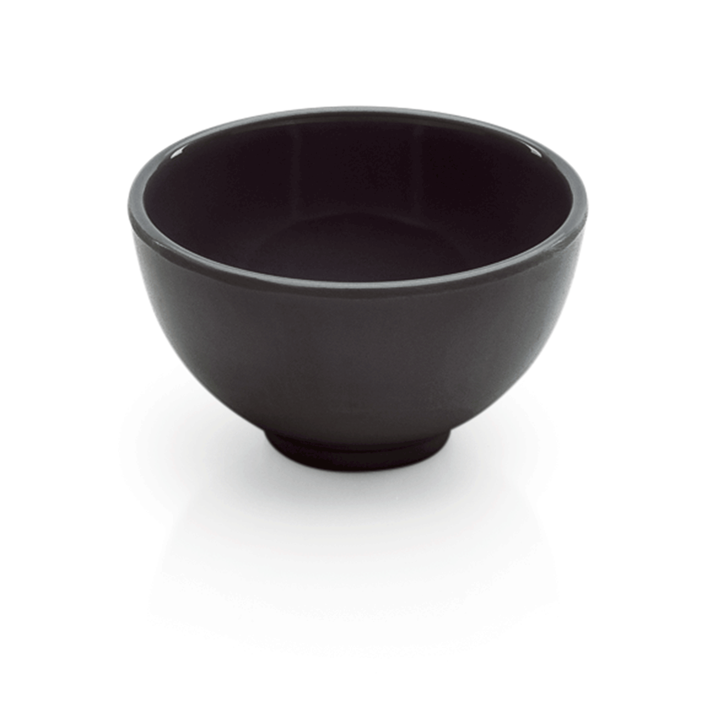 Schwarze Schüssel auf weißem Hintergrund.