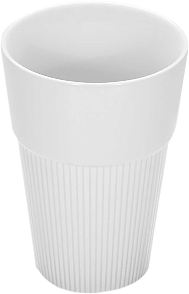 Weißer gerippter Becher aus Porzellan.