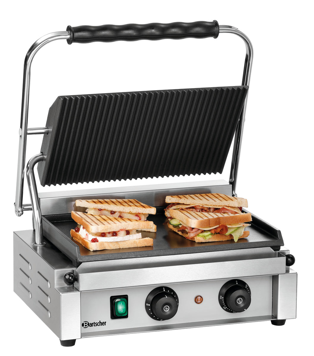Kontaktgrill mit belegten Paninis.