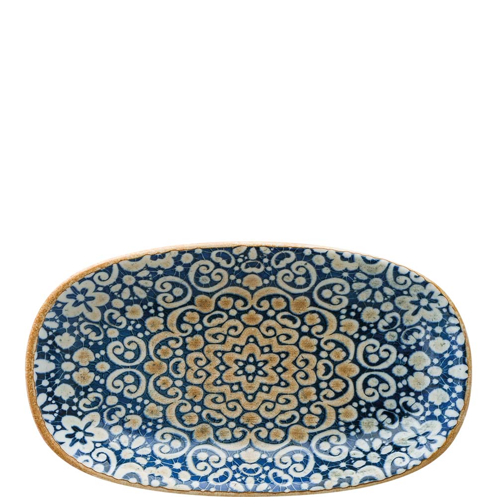 Ovaler Teller mit blauem Muster.