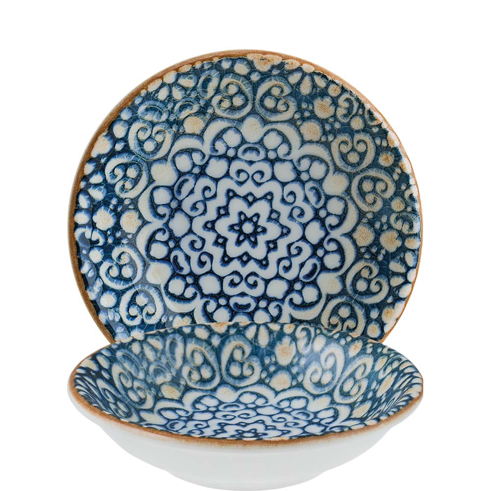 Blau gemustertes Keramik-Geschirr mit Schale
