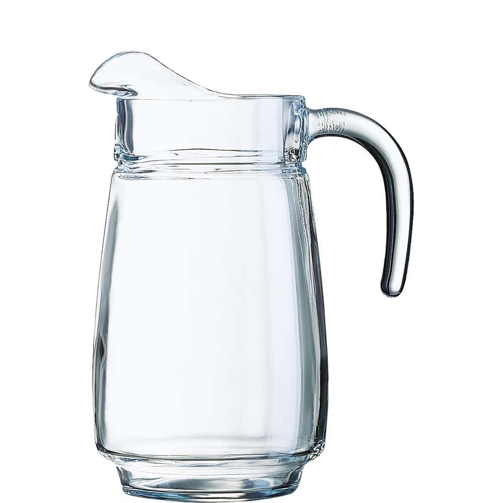 Glaskaraffe mit Wasser