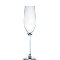Champagnerglas auf weißem Hintergrund