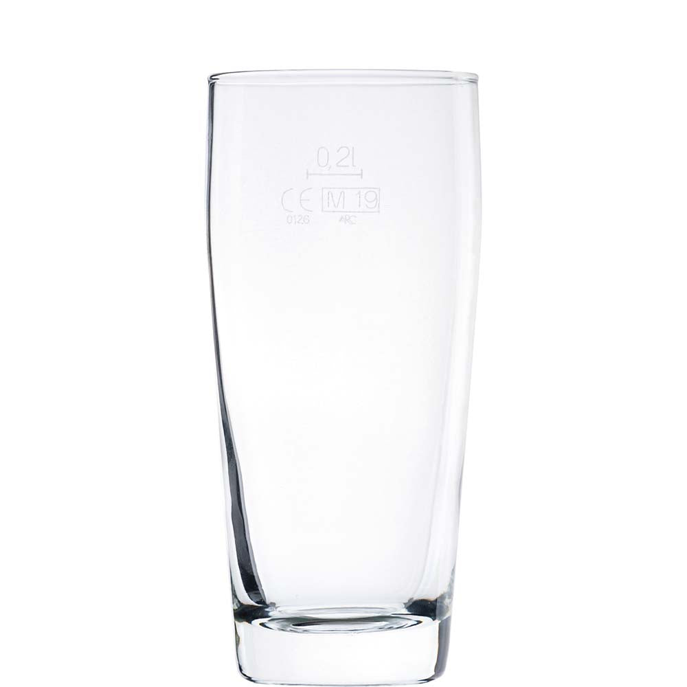 Hohes transparentes Getränkeglas