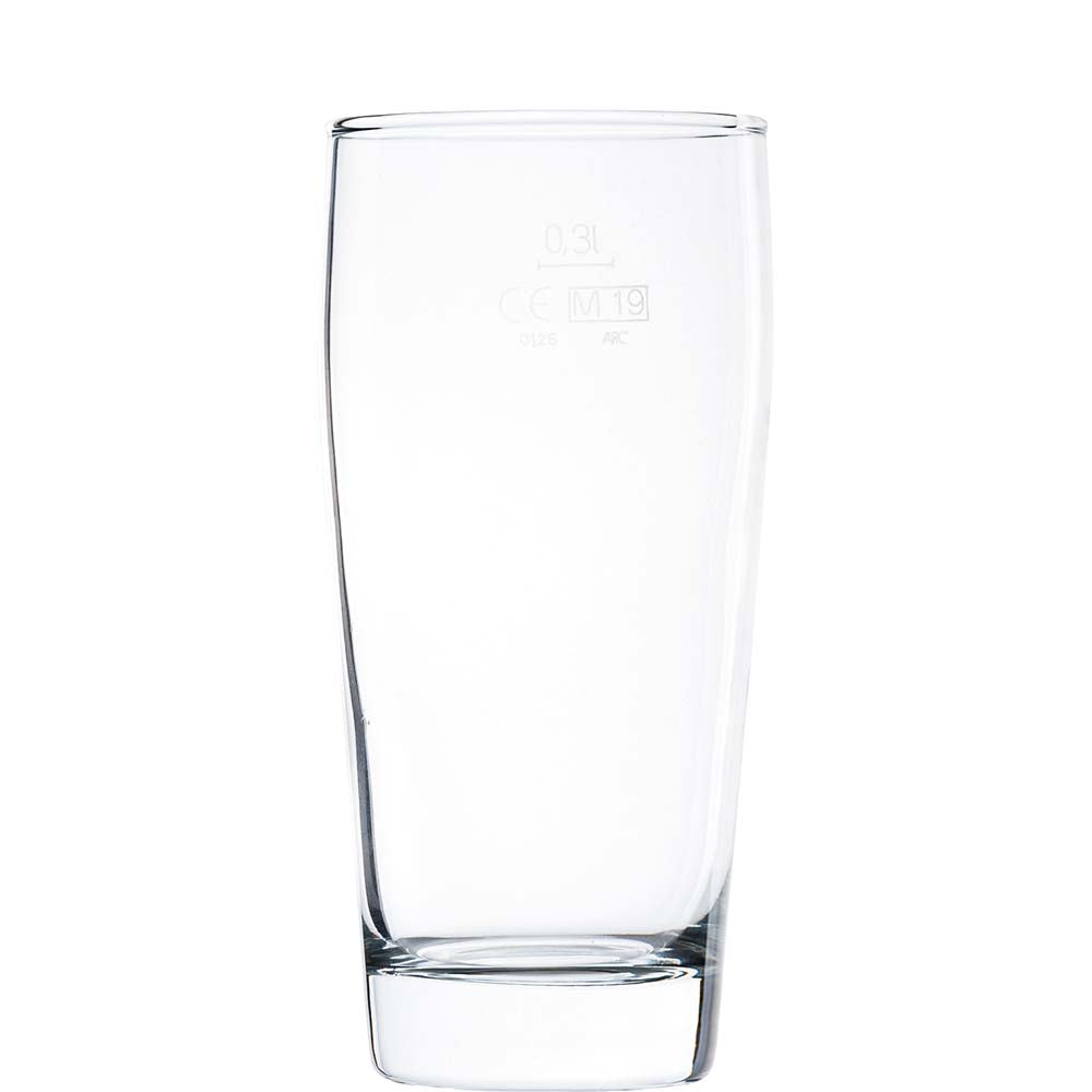 Leeres hohes Glas für Getränke