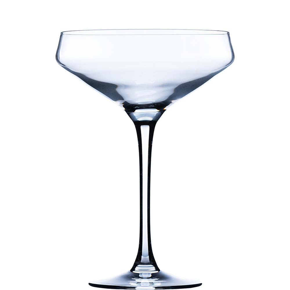 Coupe-Glas auf weißem Hintergrund