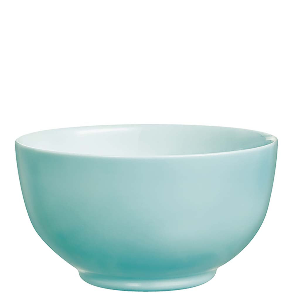 Helle blaue Schüssel aus Porzellan