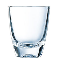 Wasserglas mit Wasser, Nahaufnahme