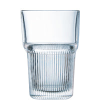 Leeres Wasserglas, gestapelt, transparent