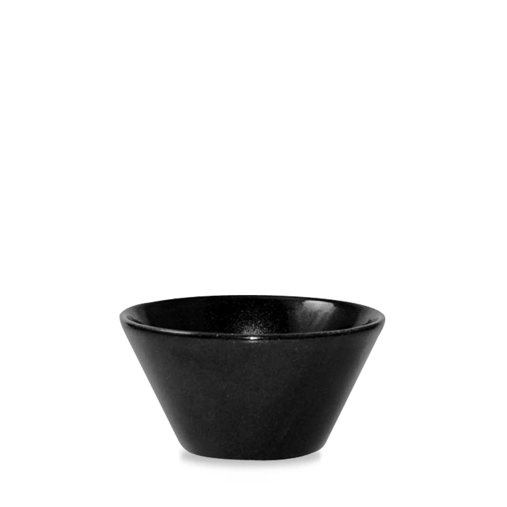Schwarze Schüssel auf weißem Hintergrund.