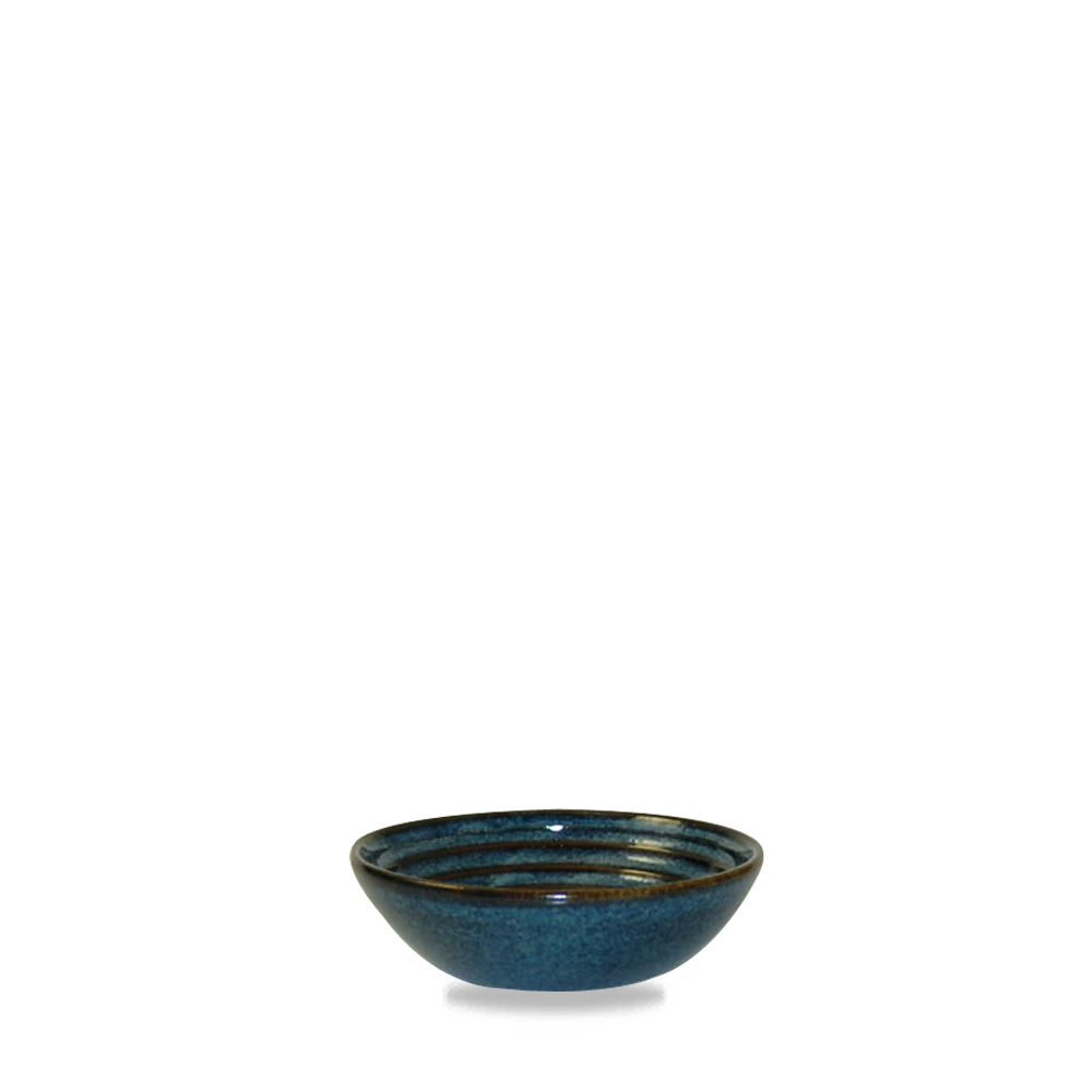 Blaue Schüssel auf weißem Hintergrund.