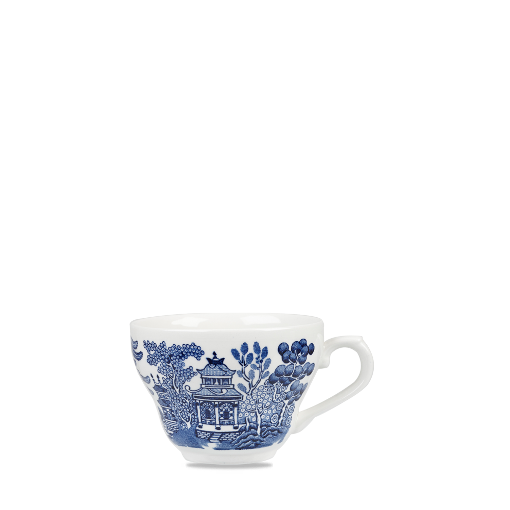 Weiße Tasse mit blauem Muster.