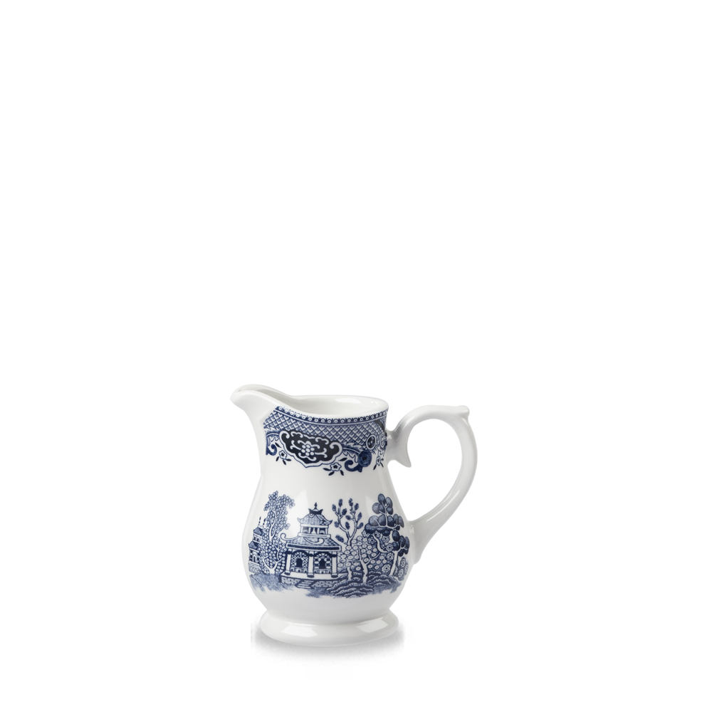Blaue Porzellankanne mit Muster.