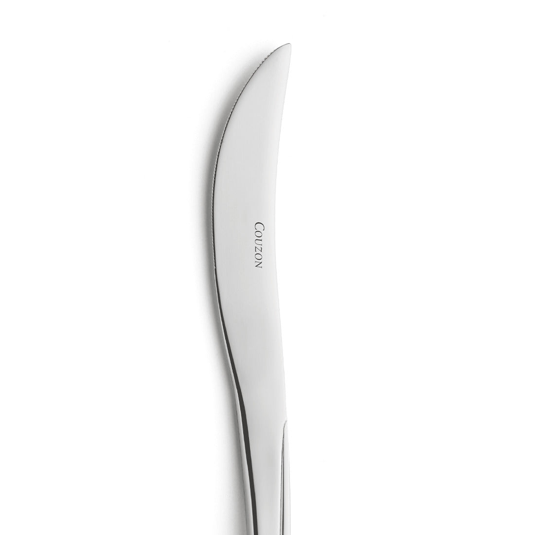 Silbernes Messer mit geschwungener Klinge.