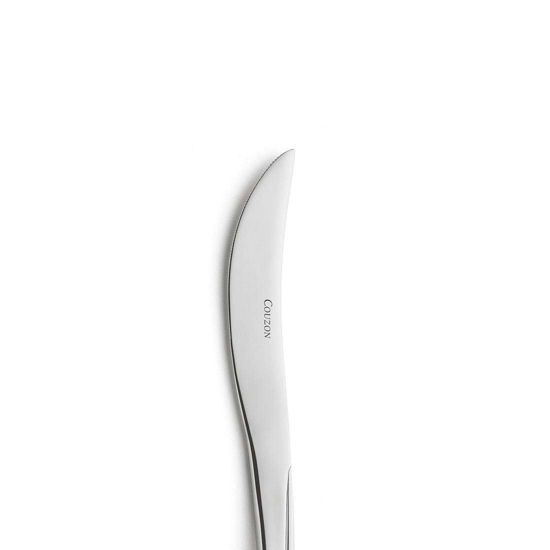 Silbernes Messer auf weißem Hintergrund.
