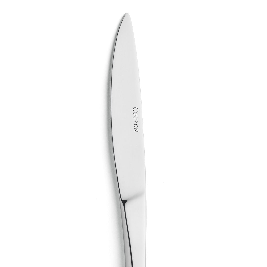 Silbernes Messer mit Gravur auf Klinge.