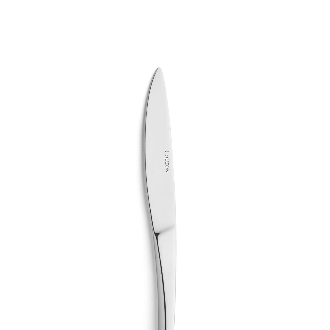 Silbernes Messer auf weißem Hintergrund.