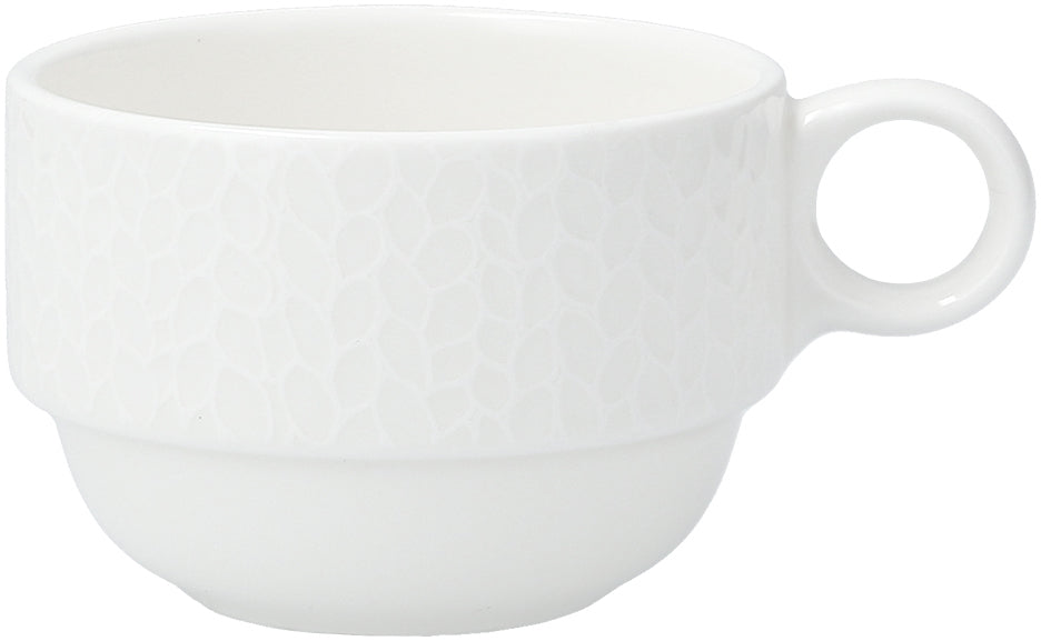 Weiße Tasse mit Strukturmuster.