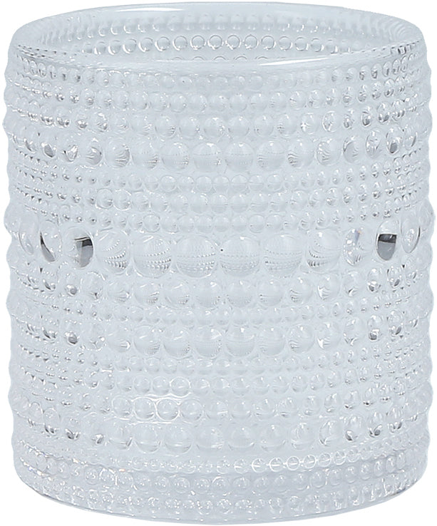 Glas mit strukturiertem Design.