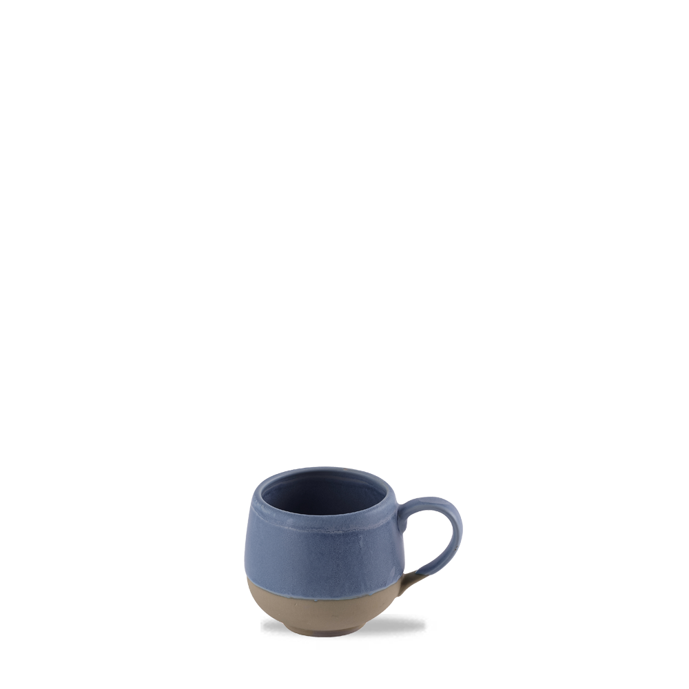 Blaue Tasse auf weißem Hintergrund.