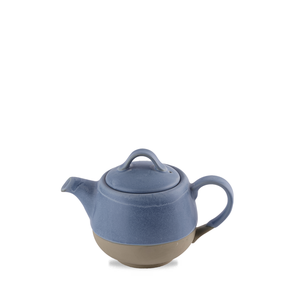 Blaue Teekanne auf weißem Hintergrund.