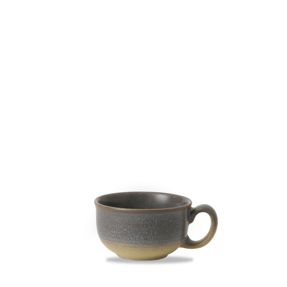 Graue Keramiktasse auf weißem Hintergrund.