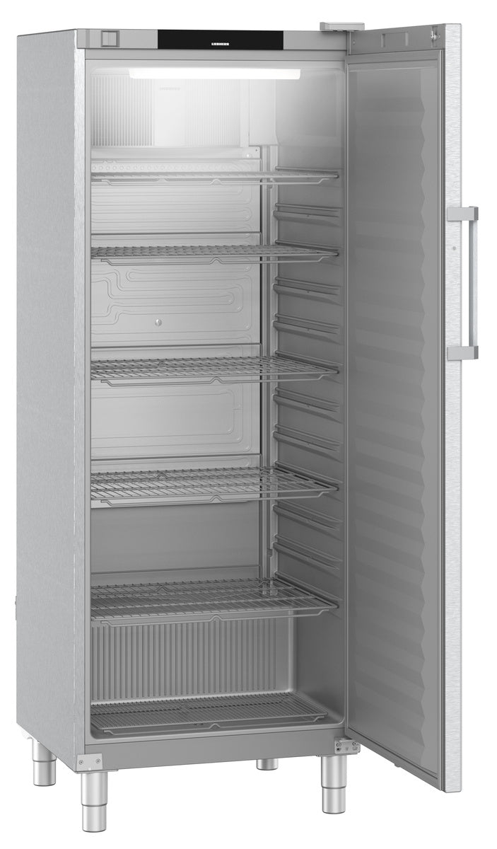 Leeres Kühlschrank für Gastronomie.