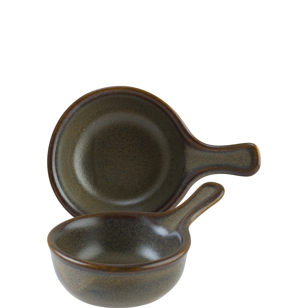 Zwei braune Keramikschalen mit Griff.