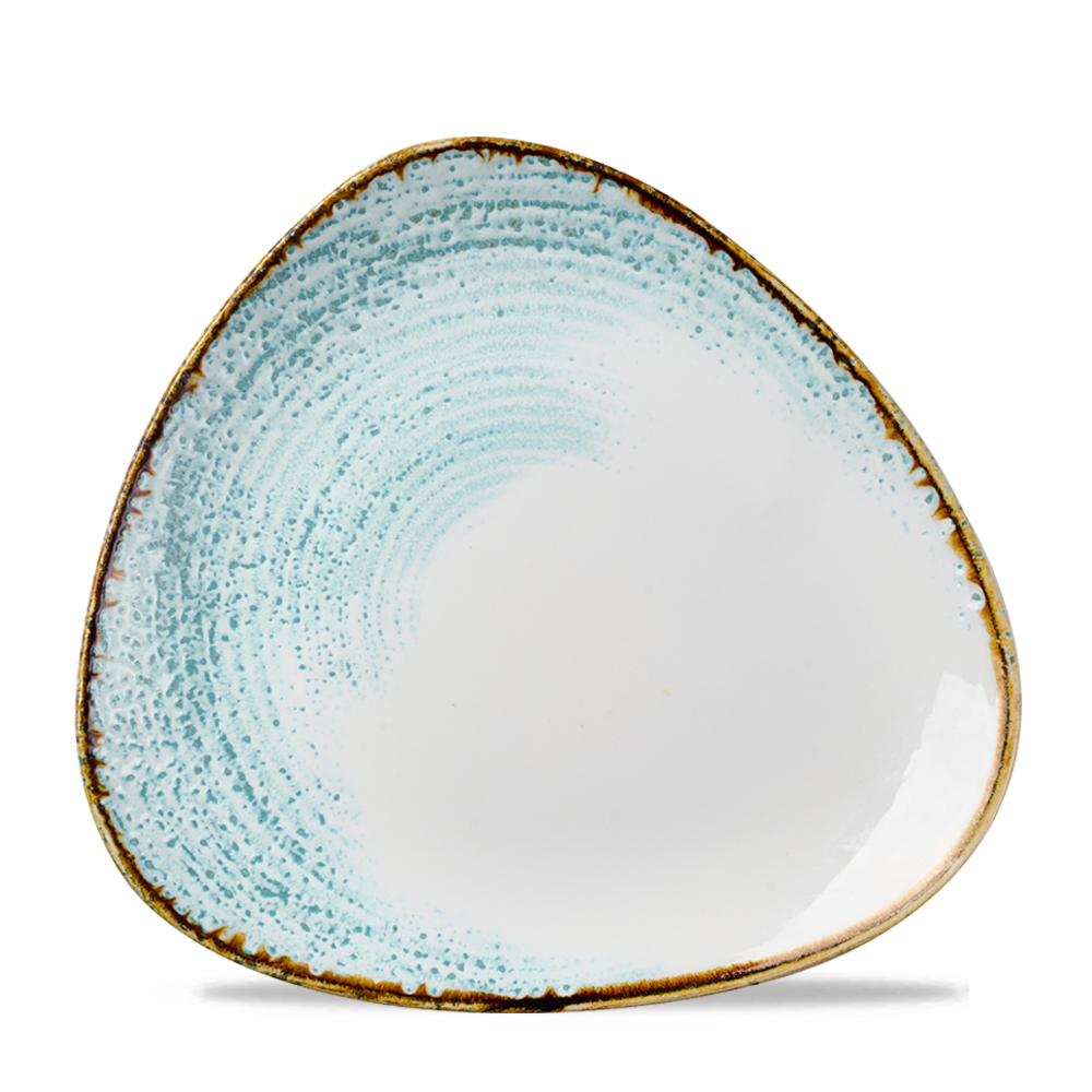 Dreieckiger Teller mit blauem Muster.